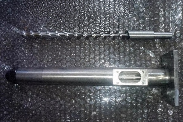 小型橡膠擠出機螺桿與機筒實拍圖
