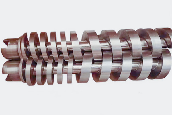 平行雙螺桿擠出機(jī)如何實(shí)現(xiàn)高效混合與穩(wěn)定輸出？探秘其兩大核心部件料筒與螺桿的協(xié)同設(shè)計(jì)